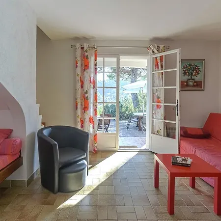 Snug In Les Mimosas With Pool Bormes-les-Mimosas